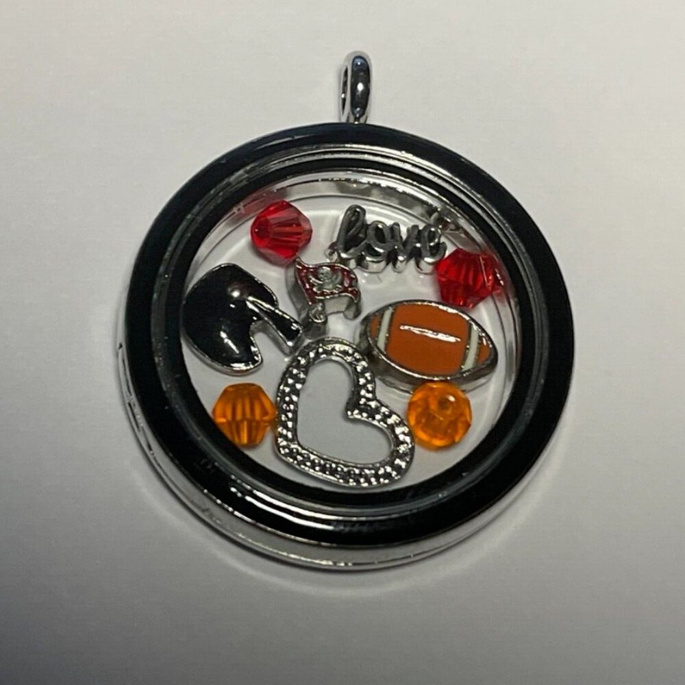 Tampa Bay Buccaneers NFL Memory Charm Locket w/ 22 IN chain NEW